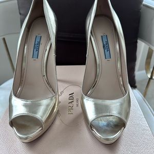 Authentic Prada Pumps Gold Stiletto Size 39.5. (Runs a size small)